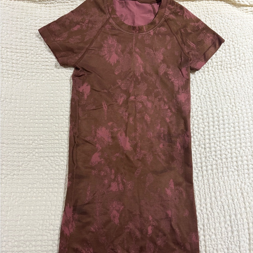 lululemon athletica Brown and Pink Short Sleeve Tee
